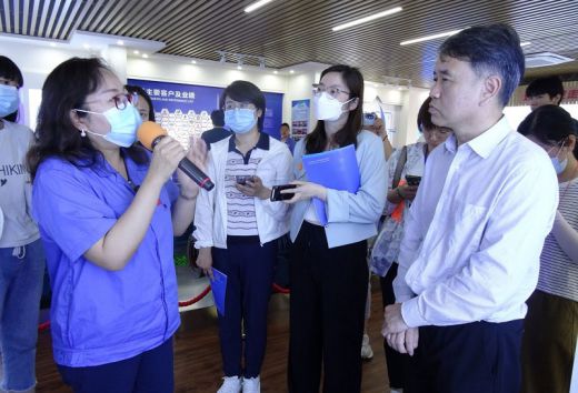 振兴民族工业 铸就&ldquo;百年双山&rdquo;------大型全媒体走进双山真空进行采访报道